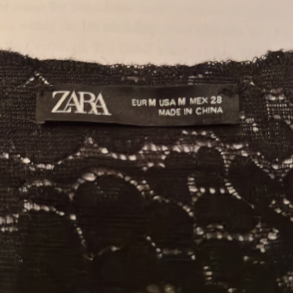 Zara black laced V-neck top with 3 quarter sleeves in size M. - Picture 4 of 11